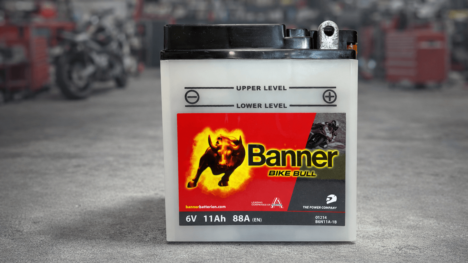 Ryska minimálnej a maximálnej hladiny elektrolytu na motocyklovej olovenej batérii